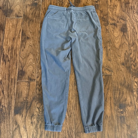 Athleta women’s green Joggers, size 2 - Picture 9 of 10